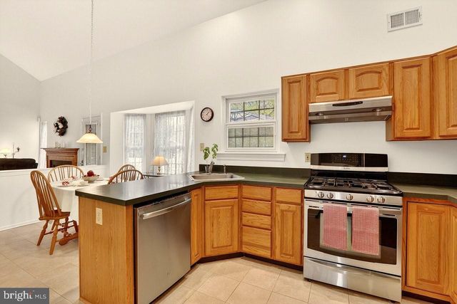 14 SUNFLOWER LN, Hamilton, NJ 08620