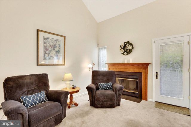 14 SUNFLOWER LN, Hamilton, NJ 08620
