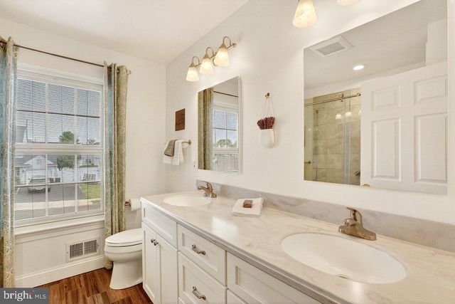14 SUNFLOWER LN, Hamilton, NJ 08620