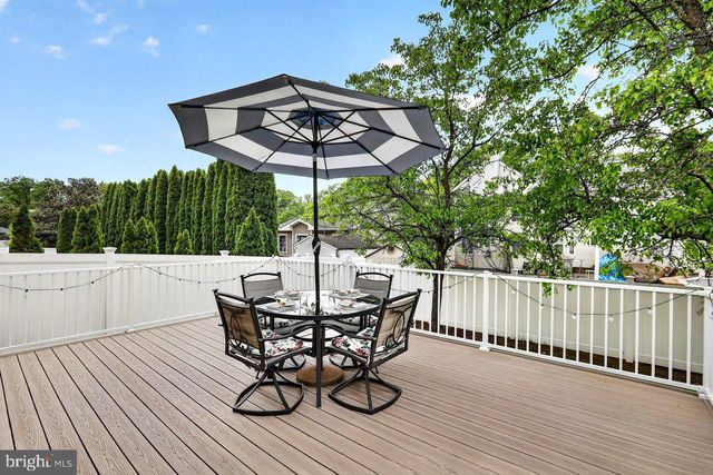 14 SUNFLOWER LN, Hamilton, NJ 08620