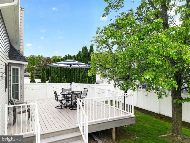 14 SUNFLOWER LN, Hamilton, NJ 08620