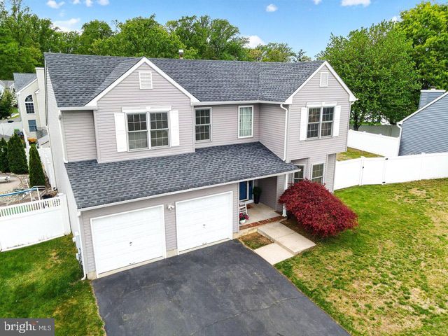 14 SUNFLOWER LN, Hamilton, NJ 08620