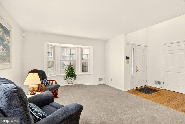 14 SUNFLOWER LN, Hamilton, NJ 08620