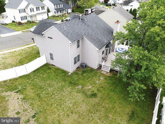 14 SUNFLOWER LN, Hamilton, NJ 08620