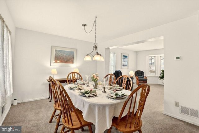14 SUNFLOWER LN, Hamilton, NJ 08620