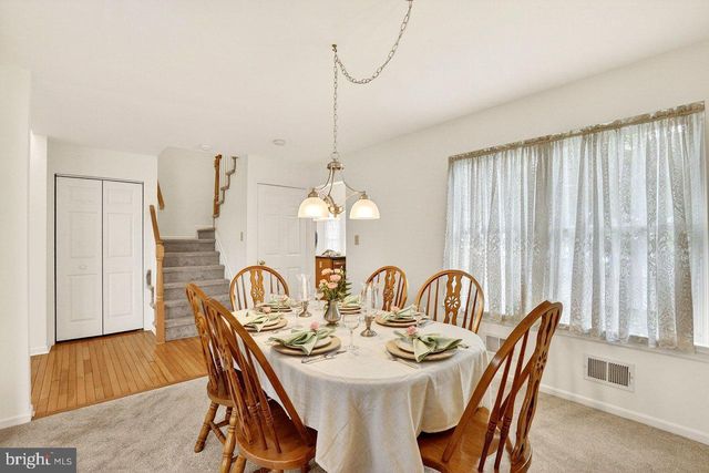14 SUNFLOWER LN, Hamilton, NJ 08620