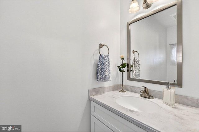 14 SUNFLOWER LN, Hamilton, NJ 08620