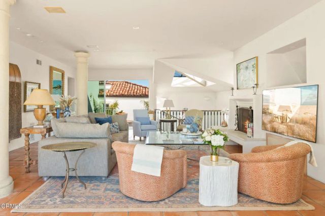 1571 Mandalay Beach Road, Oxnard, CA 93035