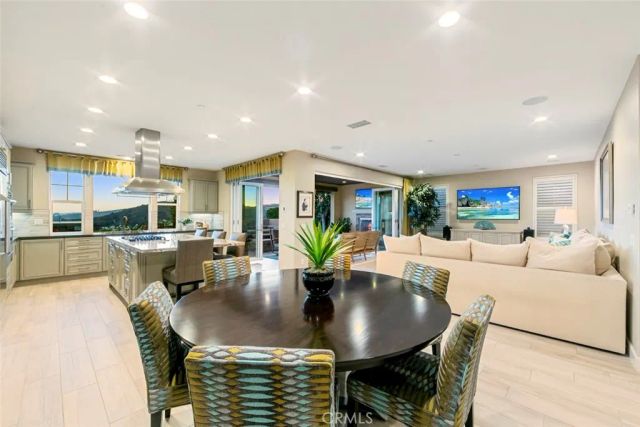 15 Ventada, Rancho Mission Viejo, CA 92694