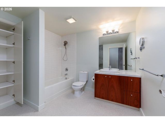 1926 W BURNSIDE St 1307, Portland, OR 97209