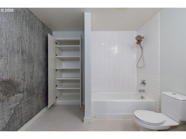 1926 W BURNSIDE St 1307, Portland, OR 97209