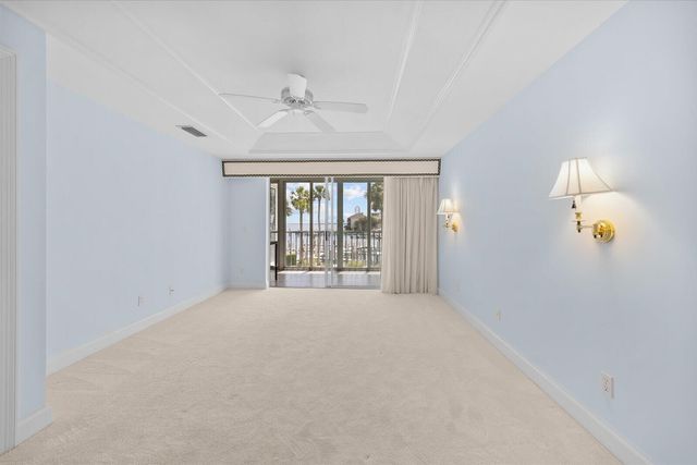 1903 Bay Road 206, Vero Beach, FL 32963