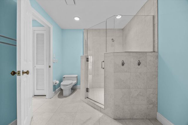 1903 Bay Road 206, Vero Beach, FL 32963
