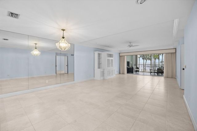1903 Bay Road 206, Vero Beach, FL 32963