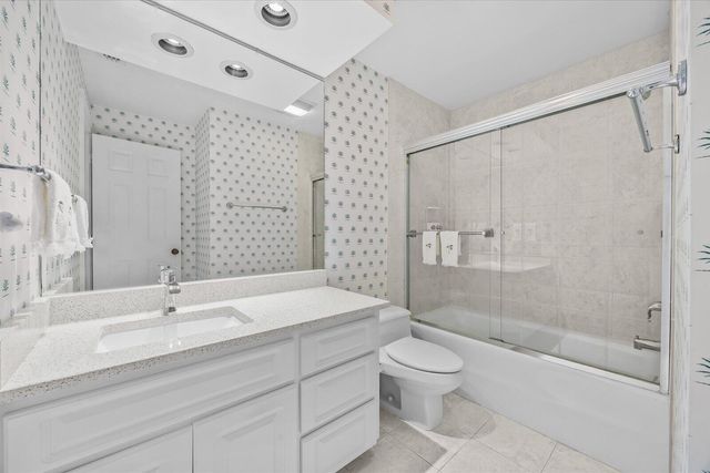 1903 Bay Road 206, Vero Beach, FL 32963