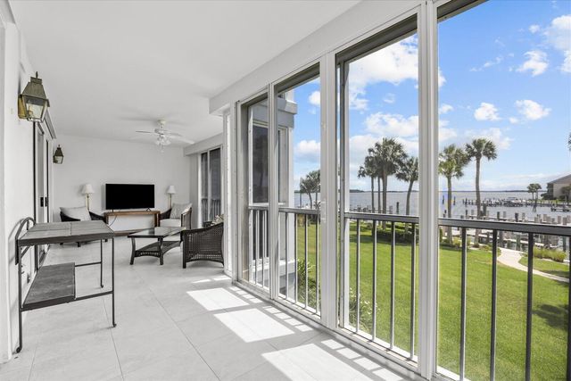 1903 Bay Road 206, Vero Beach, FL 32963