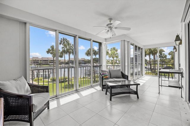 1903 Bay Road 206, Vero Beach, FL 32963