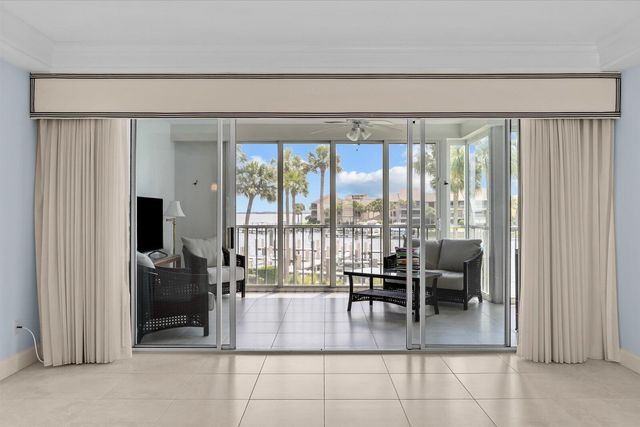 1903 Bay Road 206, Vero Beach, FL 32963