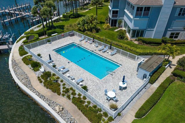 1903 Bay Road 206, Vero Beach, FL 32963
