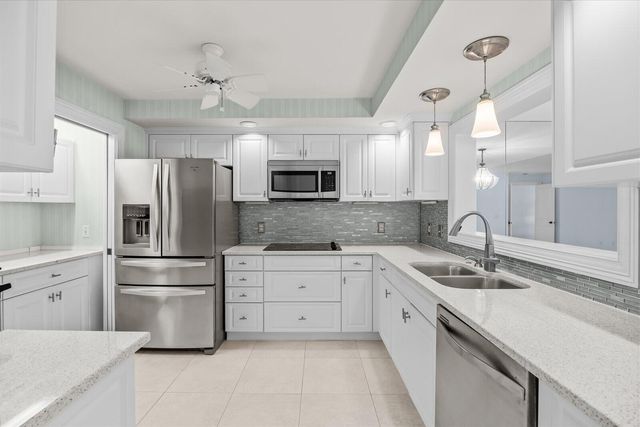 1903 Bay Road 206, Vero Beach, FL 32963