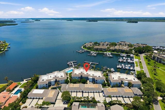 1903 Bay Road 206, Vero Beach, FL 32963