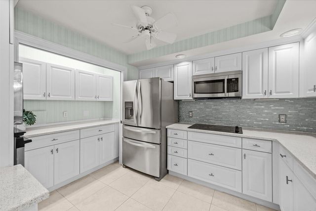 1903 Bay Road 206, Vero Beach, FL 32963