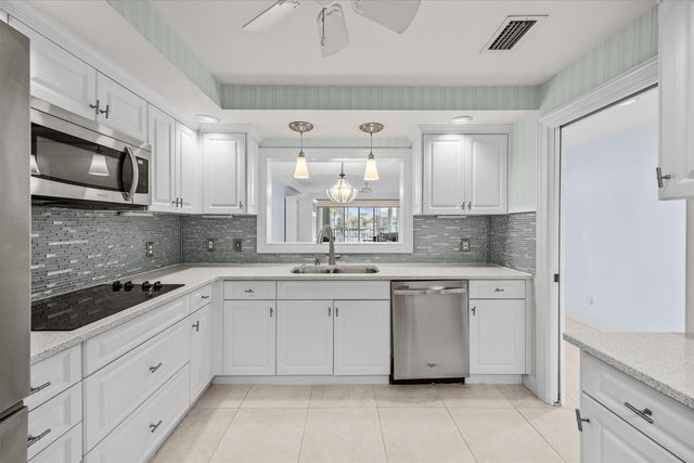 1903 Bay Road 206, Vero Beach, FL 32963
