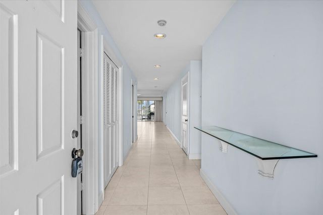 1903 Bay Road 206, Vero Beach, FL 32963