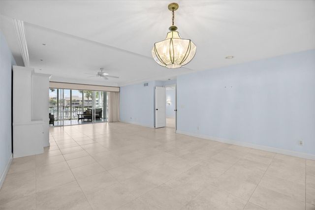 1903 Bay Road 206, Vero Beach, FL 32963