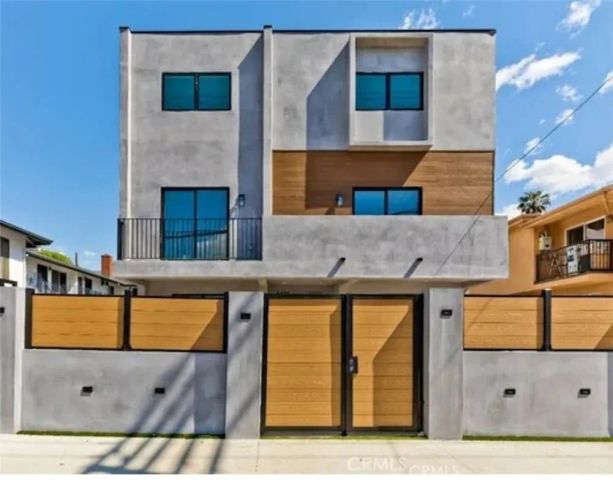 6130 Hazeltine 3, Van Nuys, CA 91401