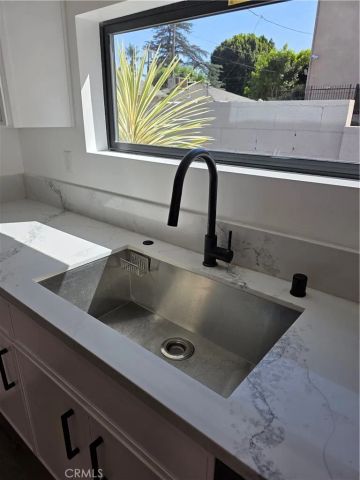 6130 Hazeltine 3, Van Nuys, CA 91401