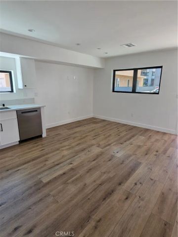 6130 Hazeltine 3, Van Nuys, CA 91401