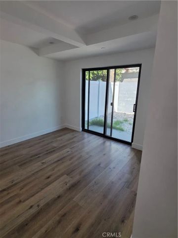 6130 Hazeltine 3, Van Nuys, CA 91401
