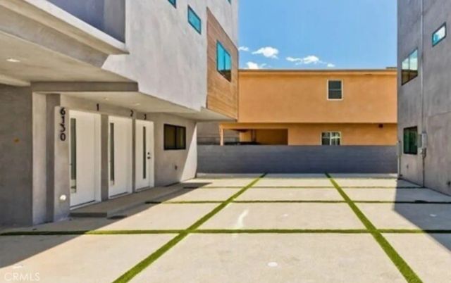 6130 Hazeltine 3, Van Nuys, CA 91401
