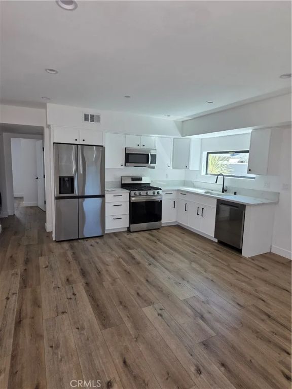 6130 Hazeltine 3, Van Nuys, CA 91401