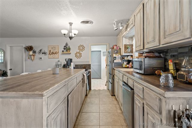 300 S 1st Street, Dougherty, OK 73032