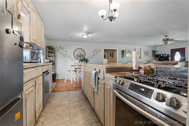 300 S 1st Street, Dougherty, OK 73032