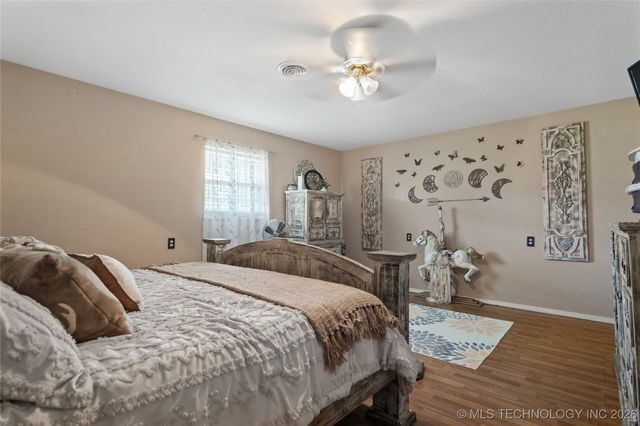 300 S 1st Street, Dougherty, OK 73032