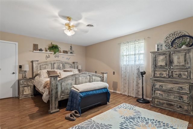 300 S 1st Street, Dougherty, OK 73032