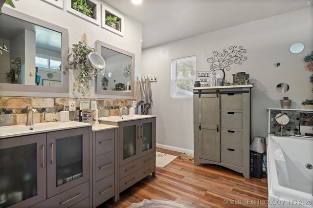 300 S 1st Street, Dougherty, OK 73032