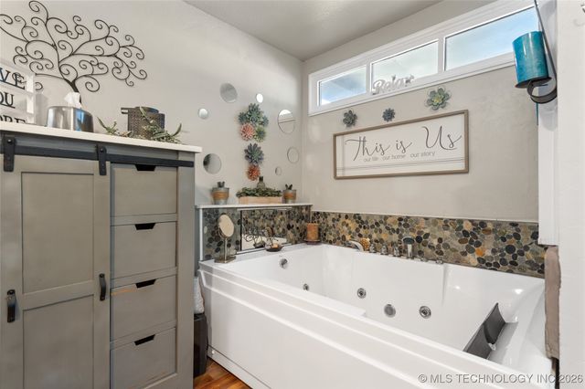 300 S 1st Street, Dougherty, OK 73032