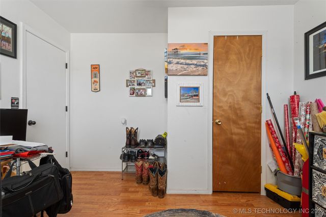 300 S 1st Street, Dougherty, OK 73032