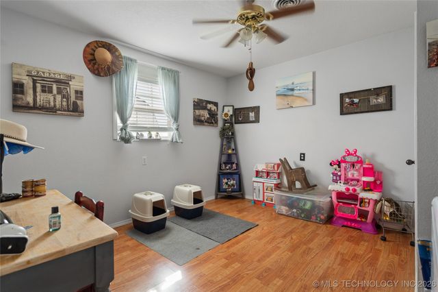 300 S 1st Street, Dougherty, OK 73032