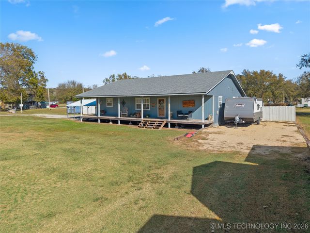 300 S 1st Street, Dougherty, OK 73032