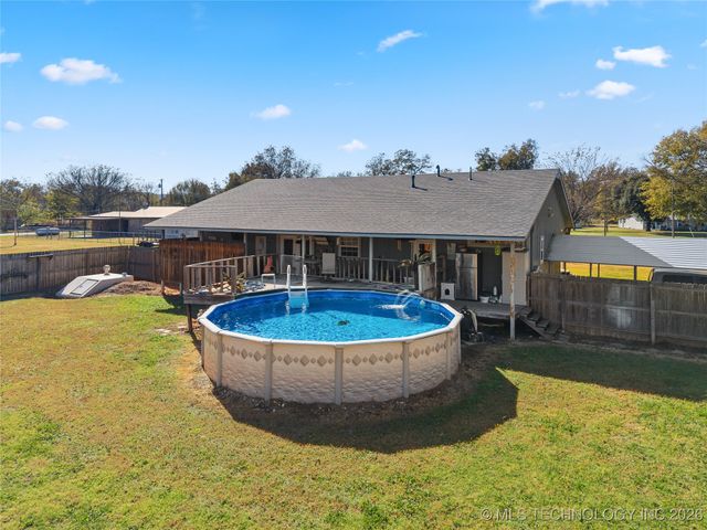 300 S 1st Street, Dougherty, OK 73032