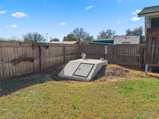 300 S 1st Street, Dougherty, OK 73032
