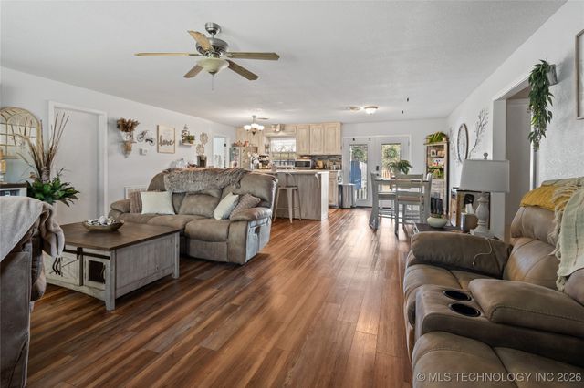 300 S 1st Street, Dougherty, OK 73032