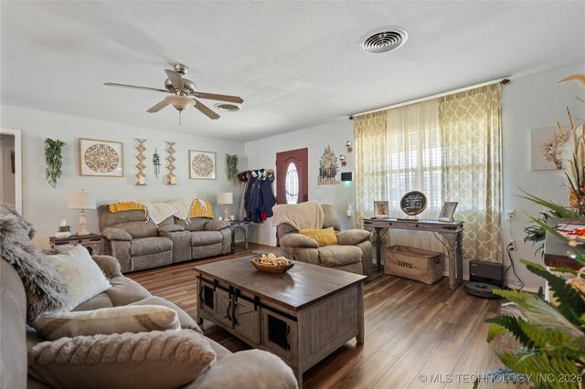 300 S 1st Street, Dougherty, OK 73032