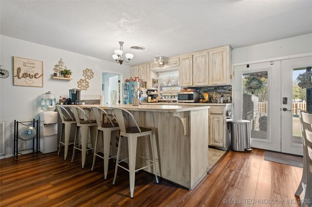 300 S 1st Street, Dougherty, OK 73032