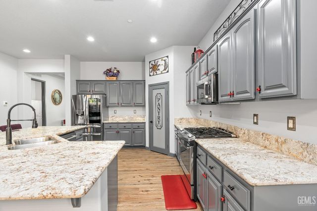 10010 Besancon Way, Bakersfield, CA 93306